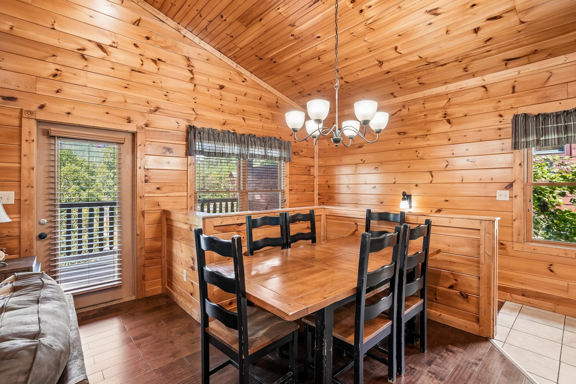 06Dining Area