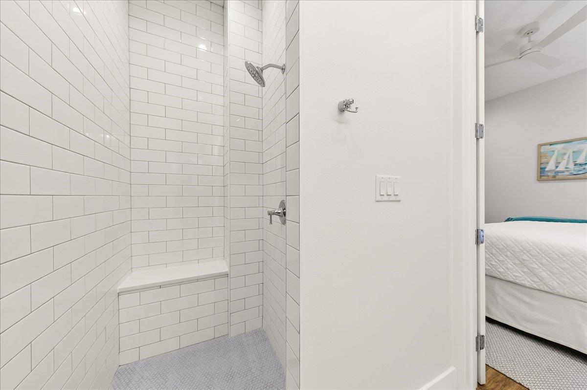 2nd King Bathroom, 1st Floor
