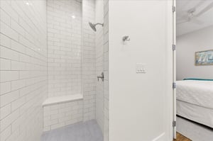 2nd King Bathroom, 1st Floor