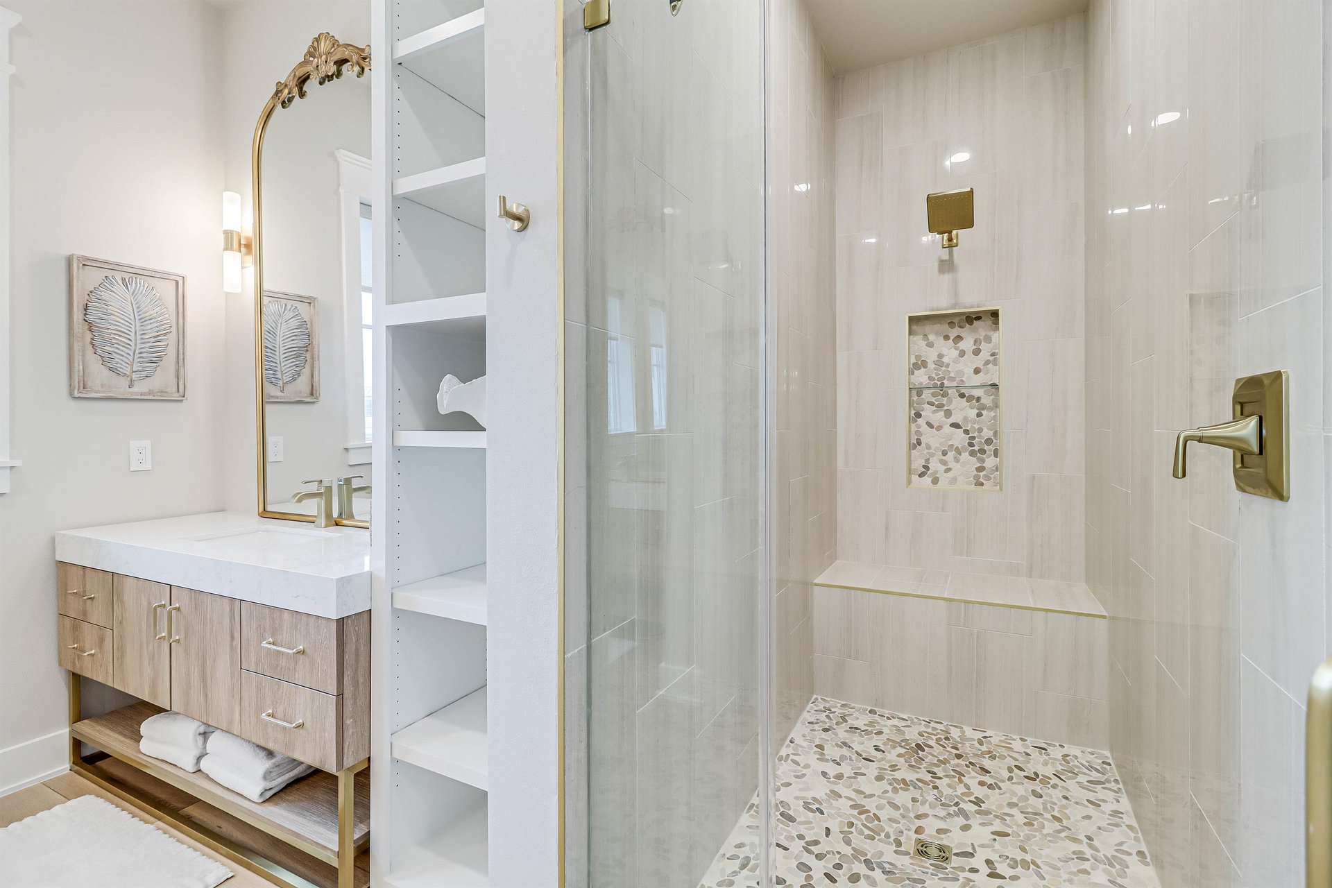 Second King Bathroom, 2nd Floor