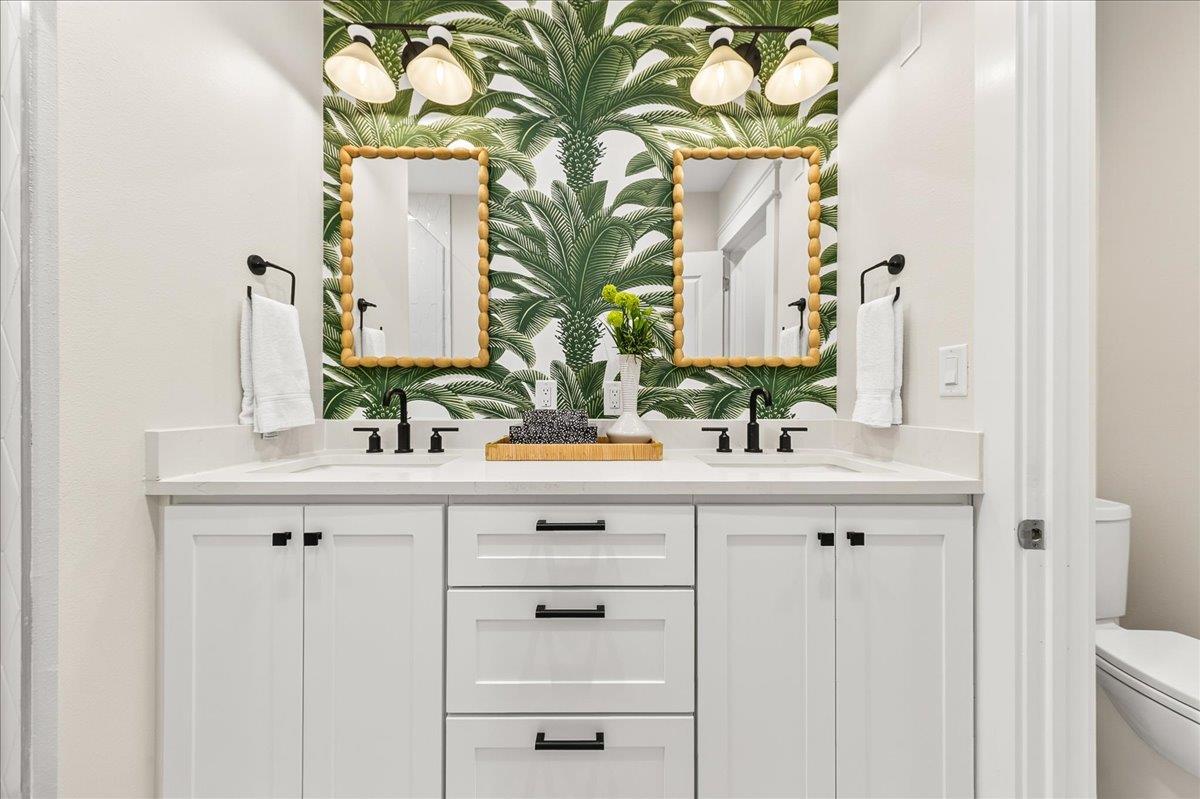 2nd Floor, Shared Bathroom