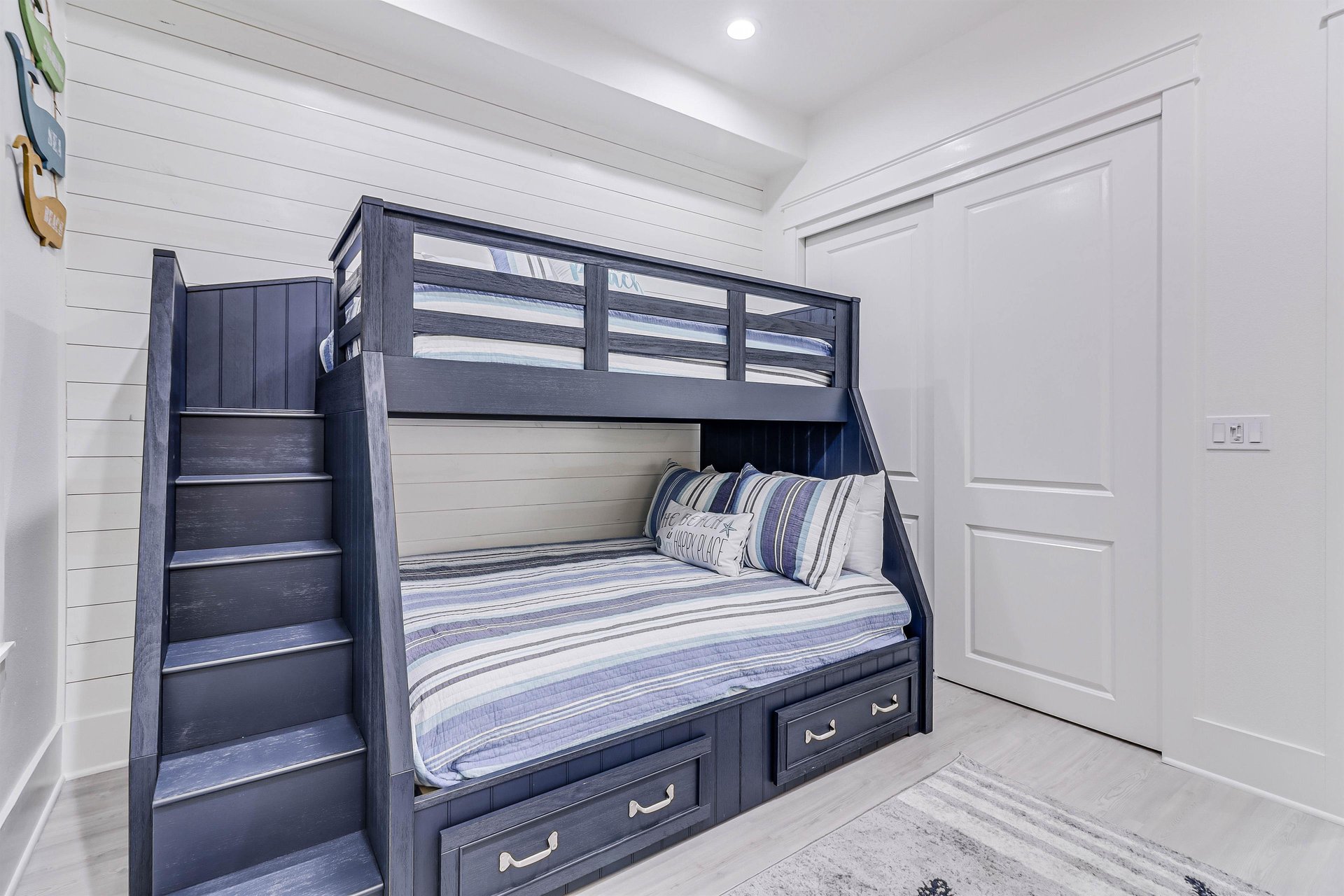 TwinFull Bunk Bedroom