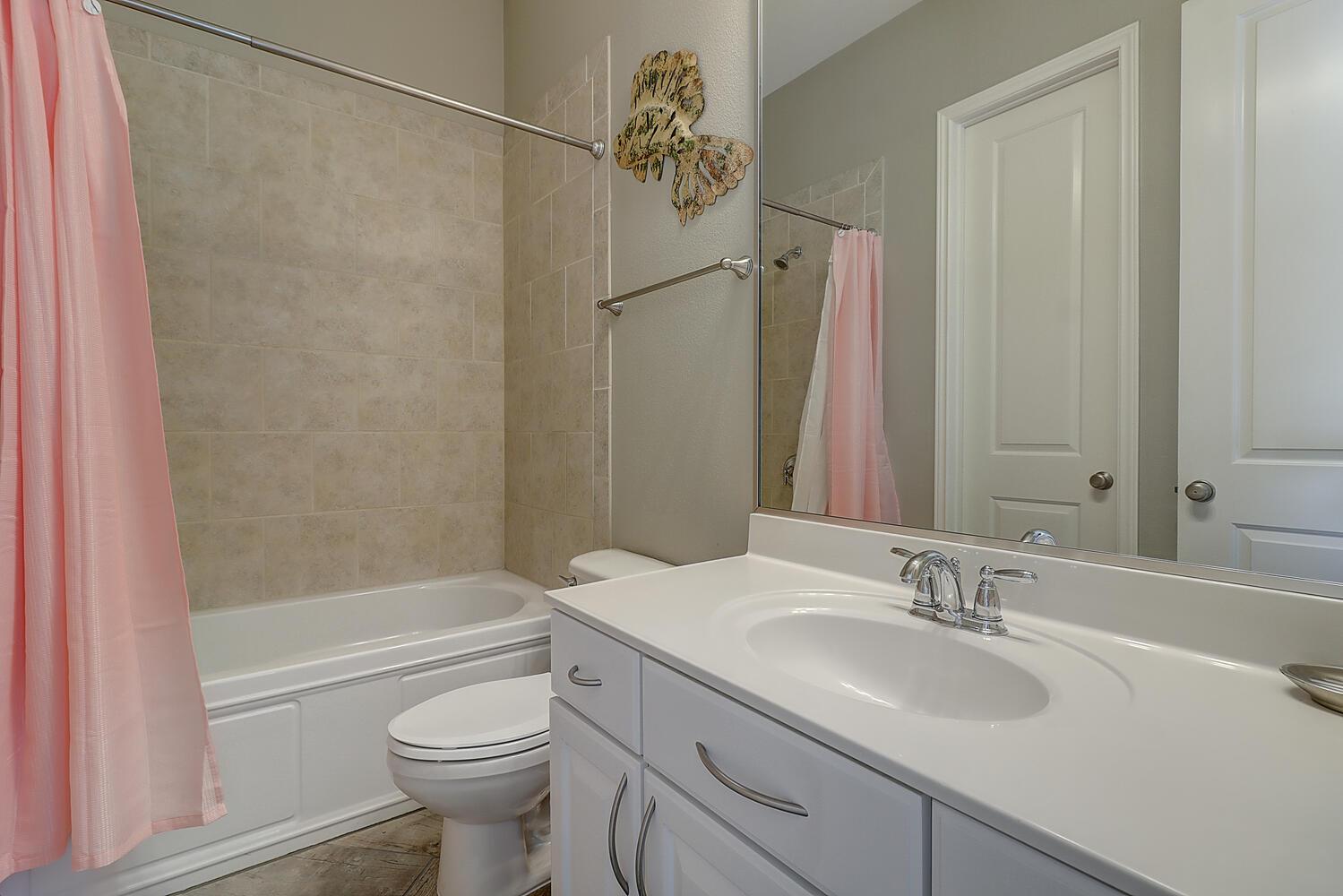 2nd Floor Queen Suite