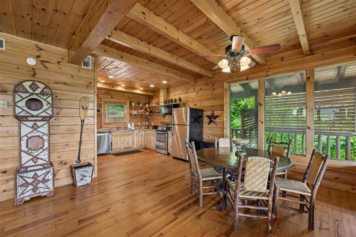 29Dining Area