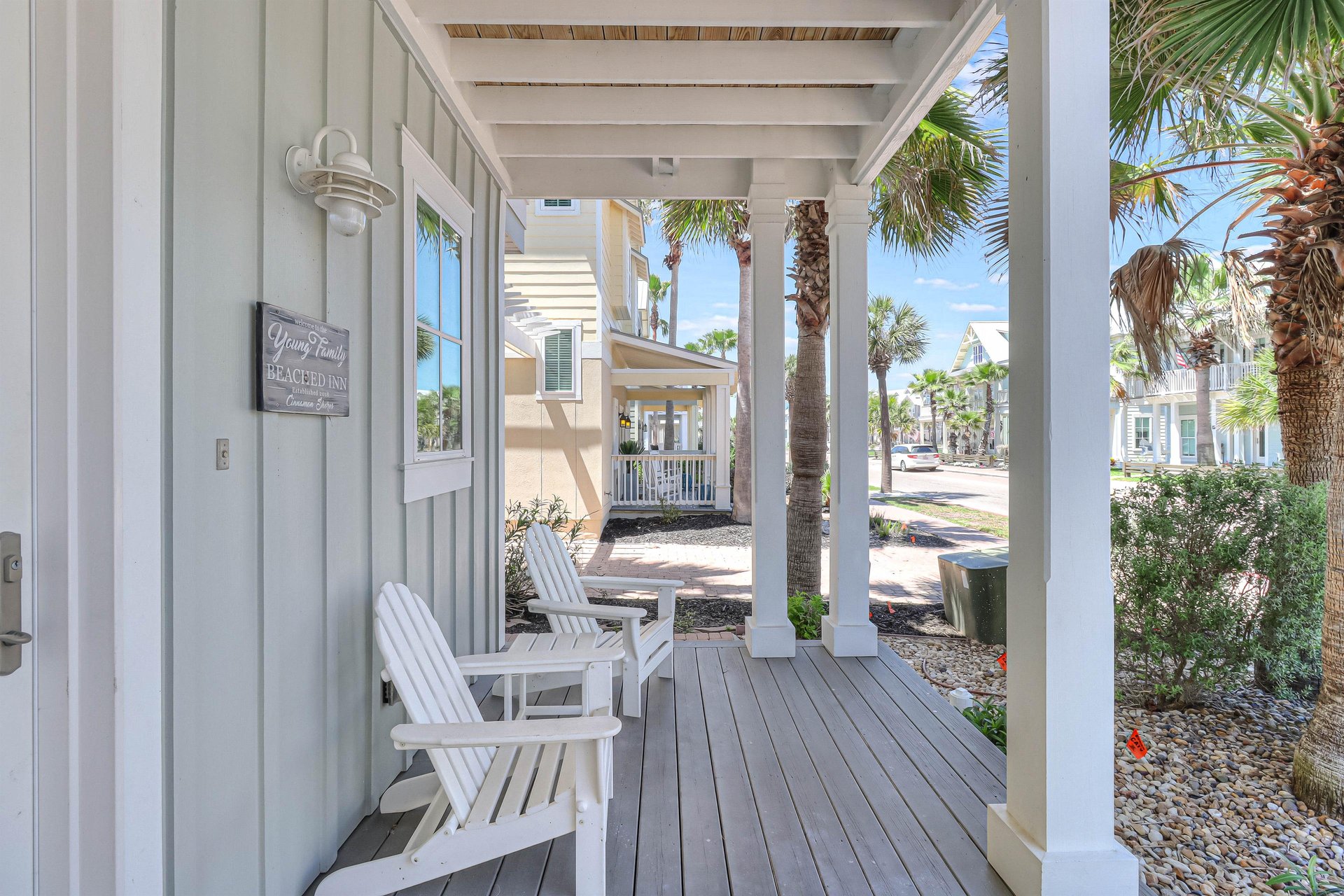 Front Porch, 1st Floor