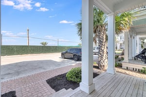 Entry Deck, 1st Floor