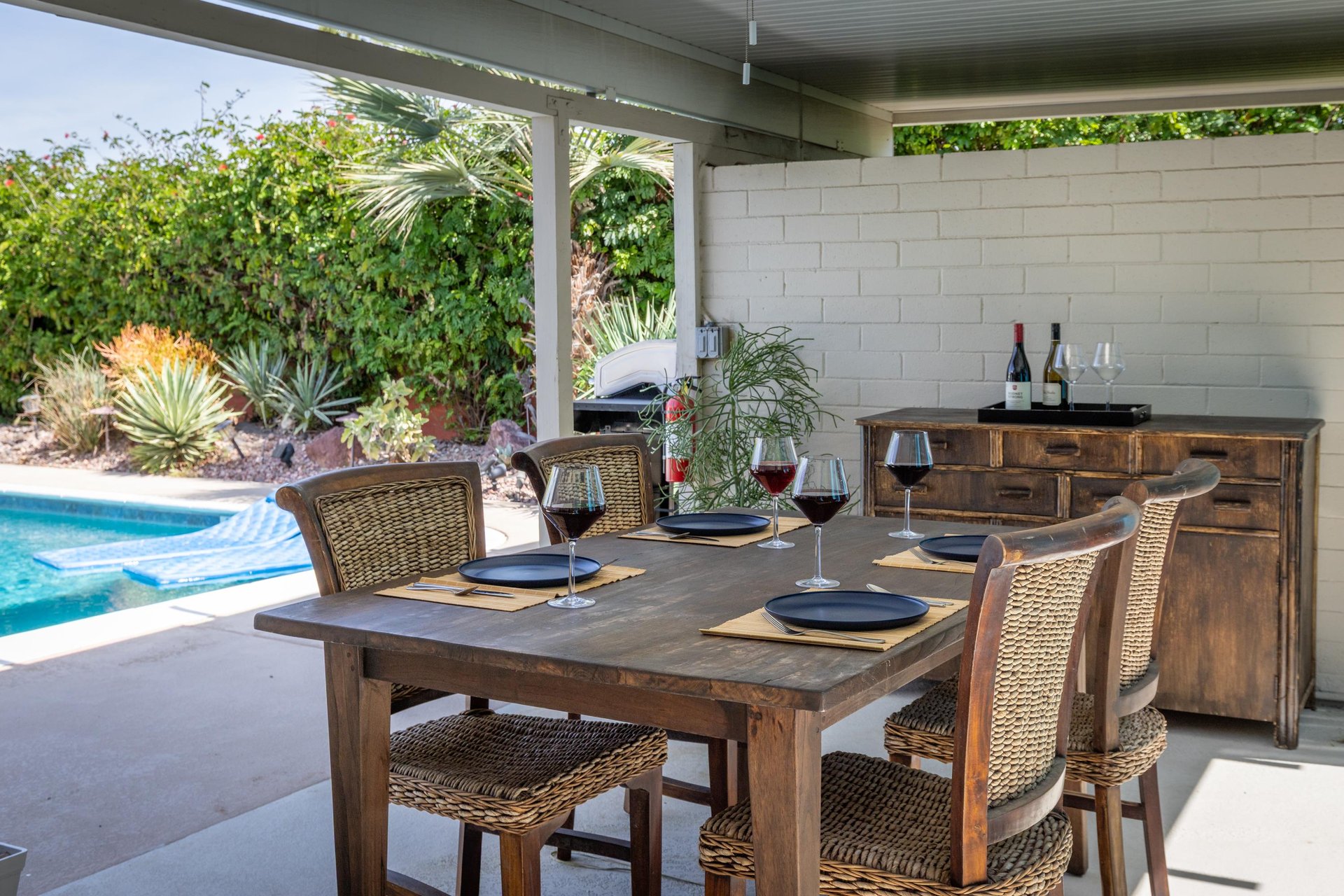 Enjoy dinner al fresco with your friends and family
