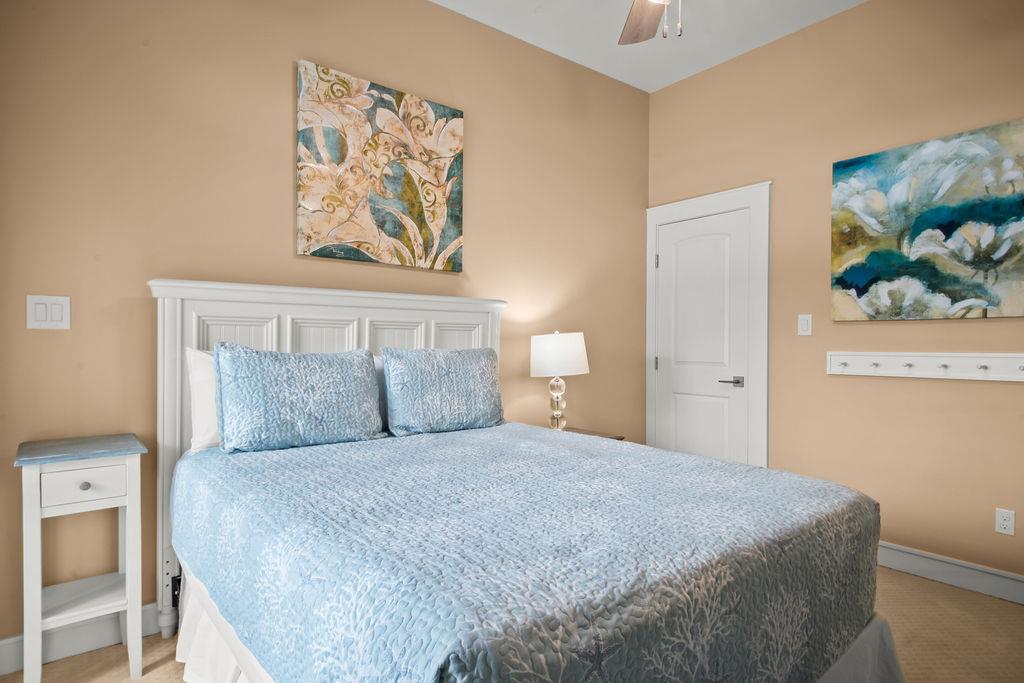 Queen Bedroom, 2nd Floor