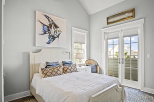 2nd Floor, Queen Bedroom