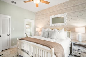 King Bedroom, 1st Floor