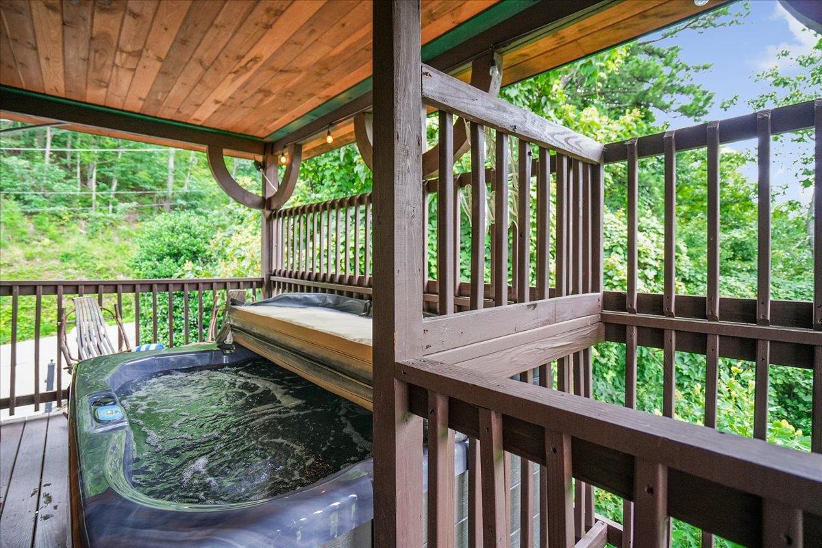 101Hot Tub