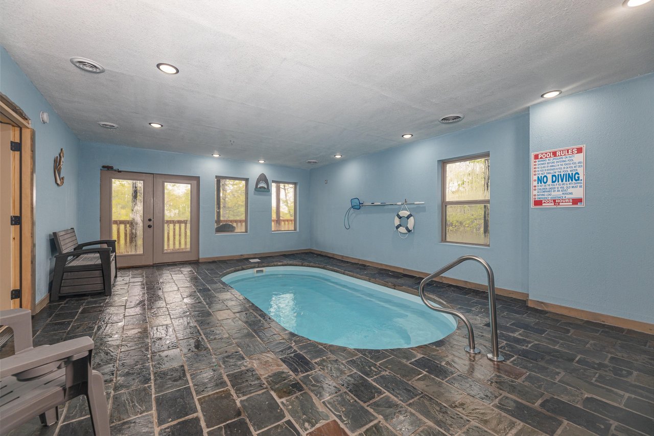 Pool at Everlys Splash, a 4 bedroom cabin rental located in Pigeon Forge