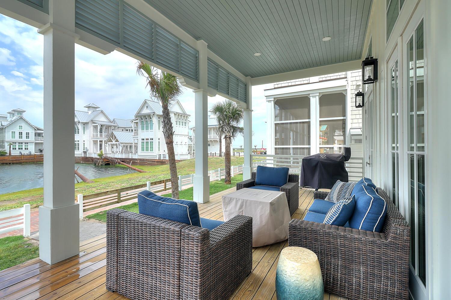 Back Patio Lounge on the Lakeside, 1st Floor