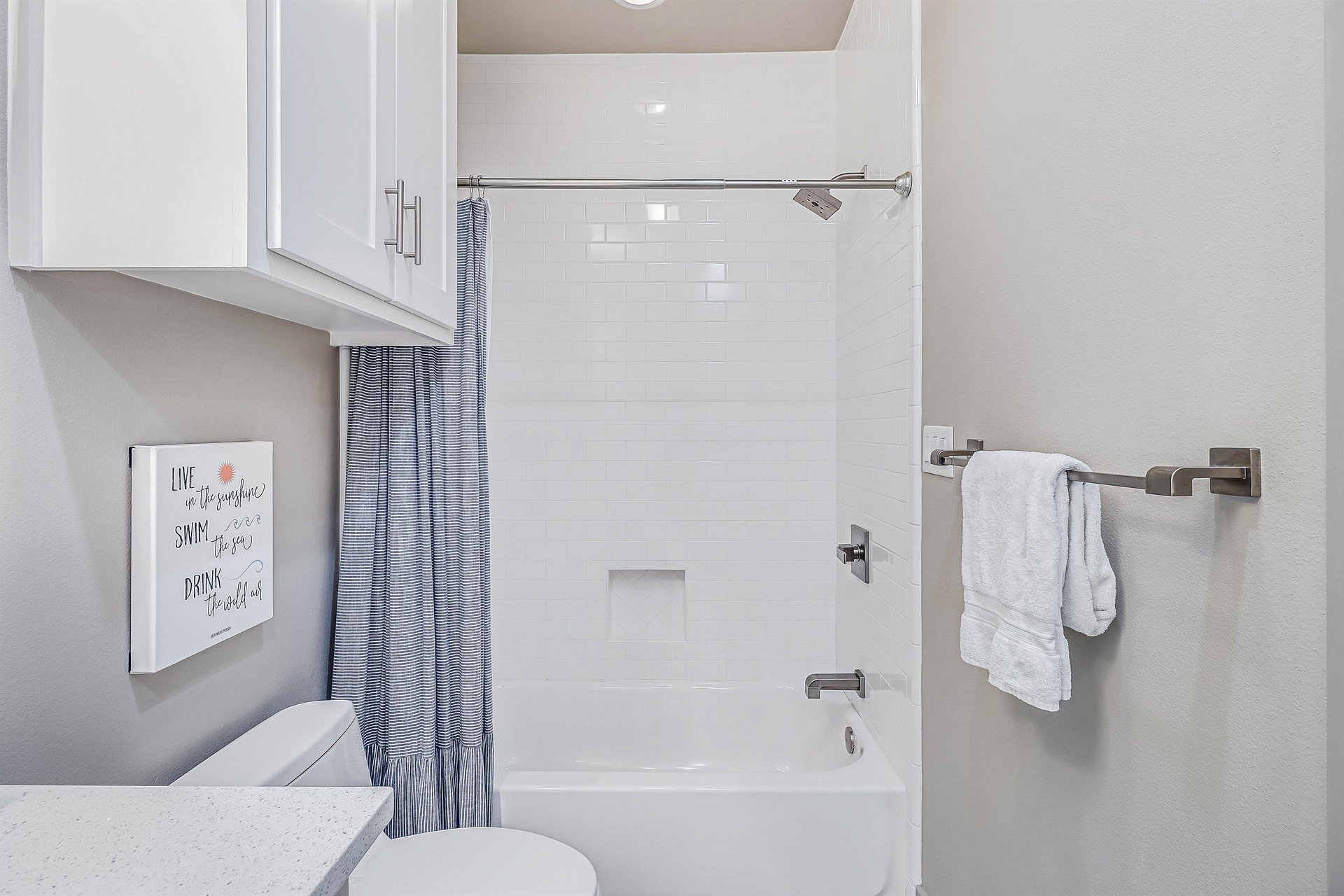 Bunk Bathroom, 1st Floor