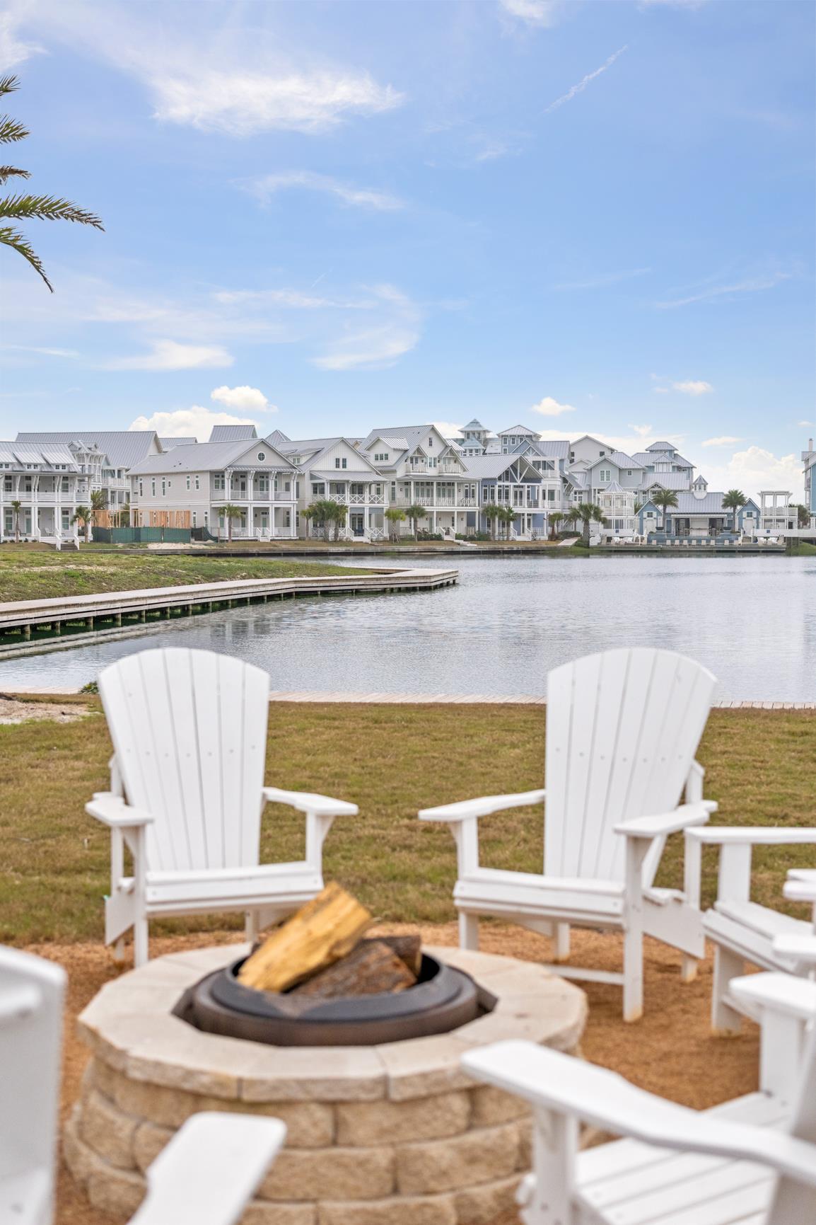 South Town Square Overlooking South Town Lake