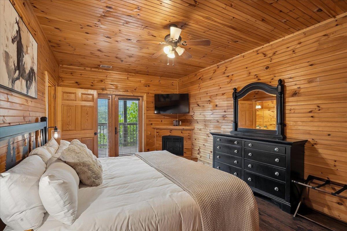 018Bedroom
