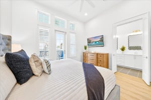 1st Floor, King Bedroom
