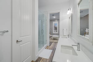 Shared Bathroom, 1st Floor