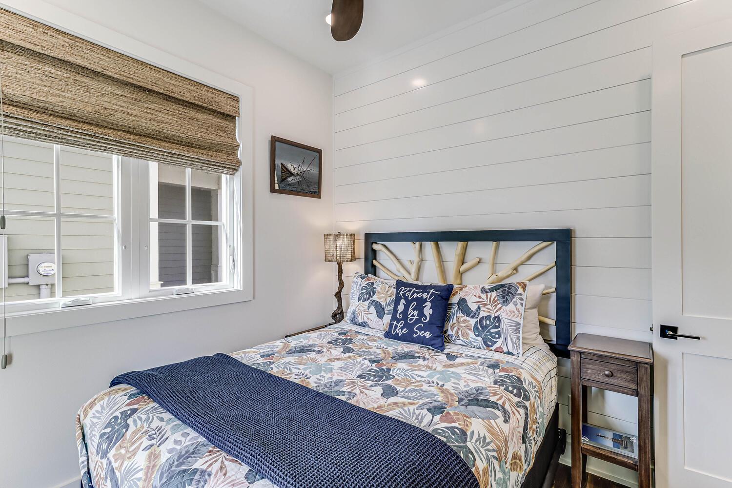 Queen Bedroom With Back Patio Access, 1st Floor