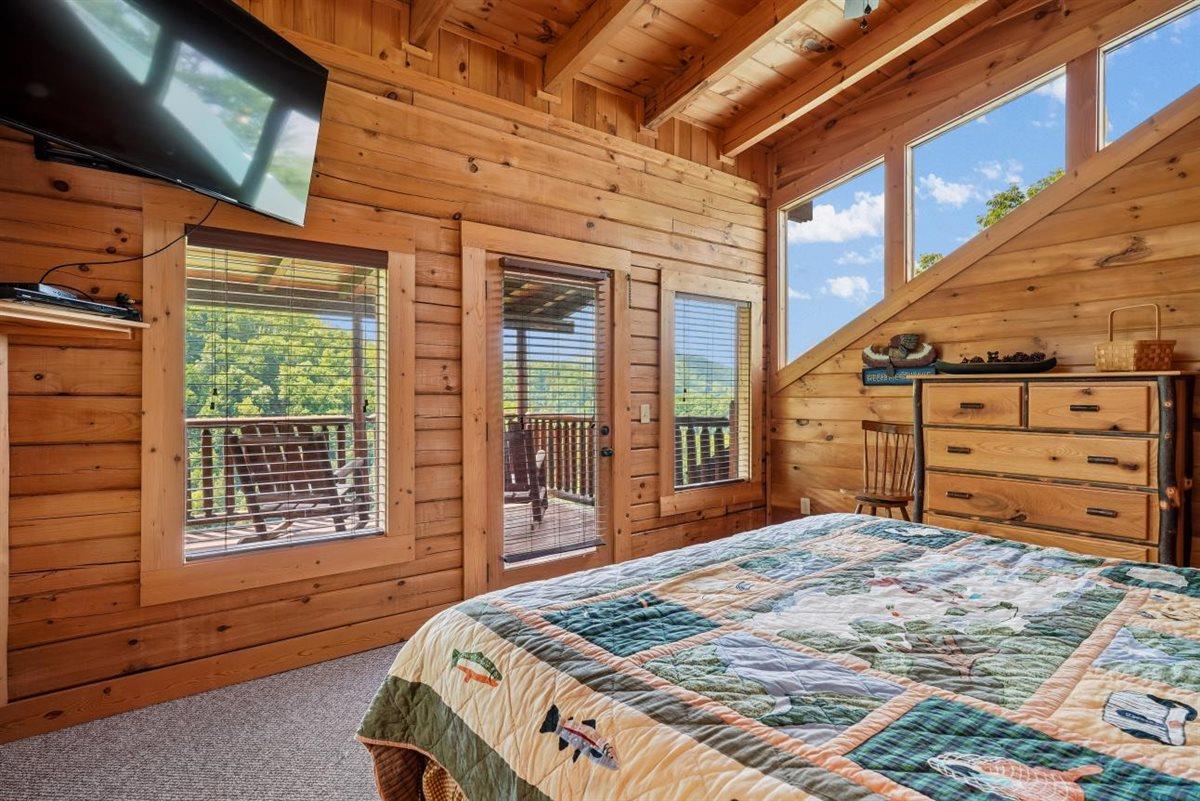 Upper Level 2Bedroom