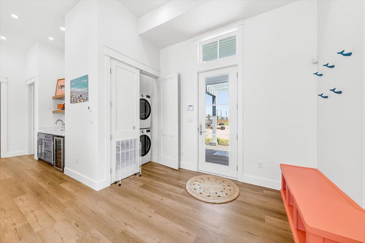 1st Floor, Side Entryway