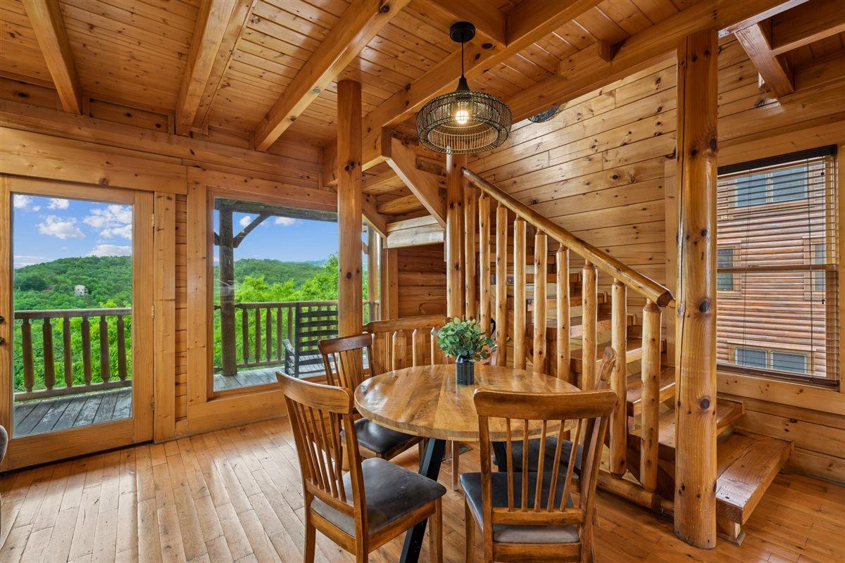 10Dining Area