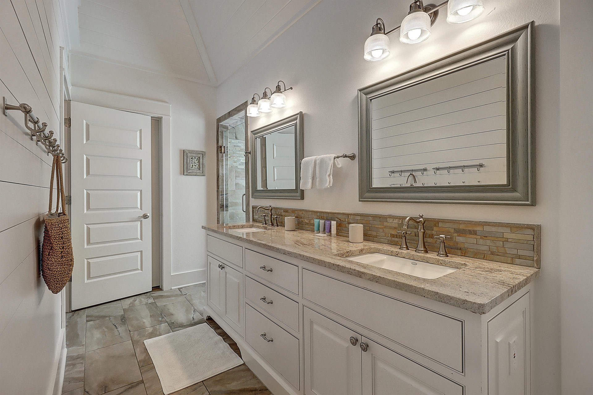 Primary King Bathroom, 3rd Floor