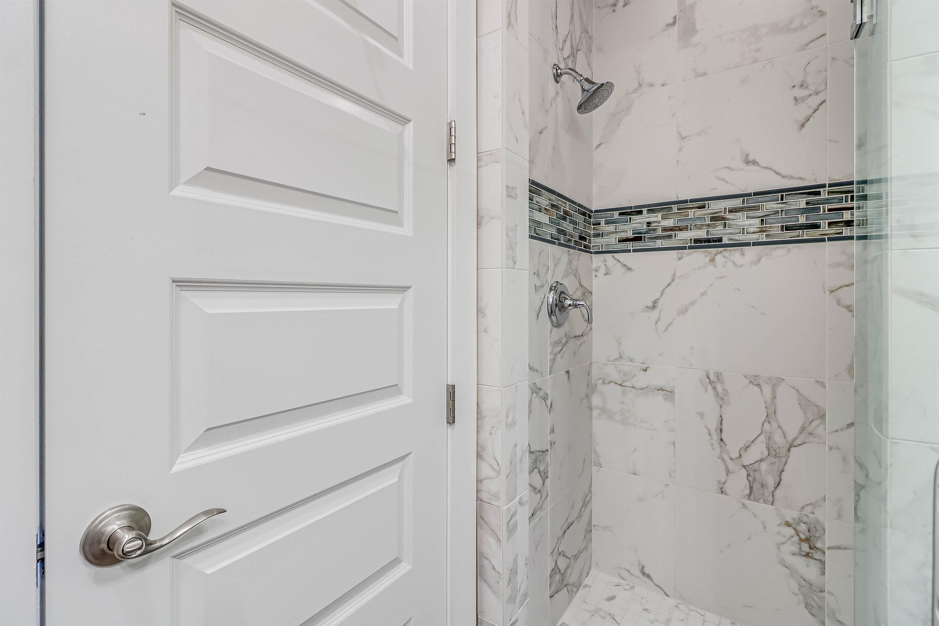 Bunk Room Bathroom, 1st Floor