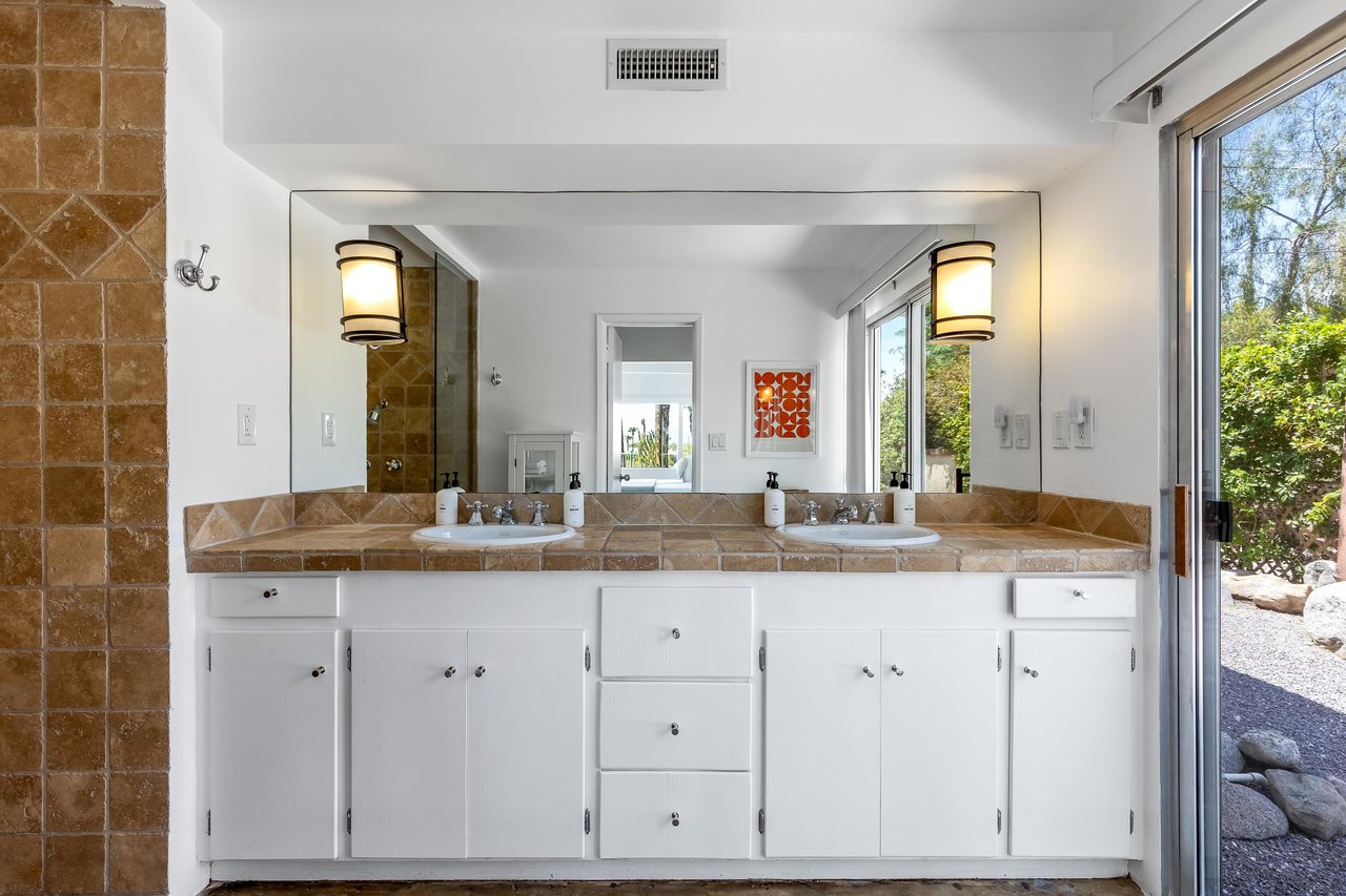 Dual sink guest bathroom