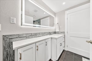 3rd Floor, King Bathroom