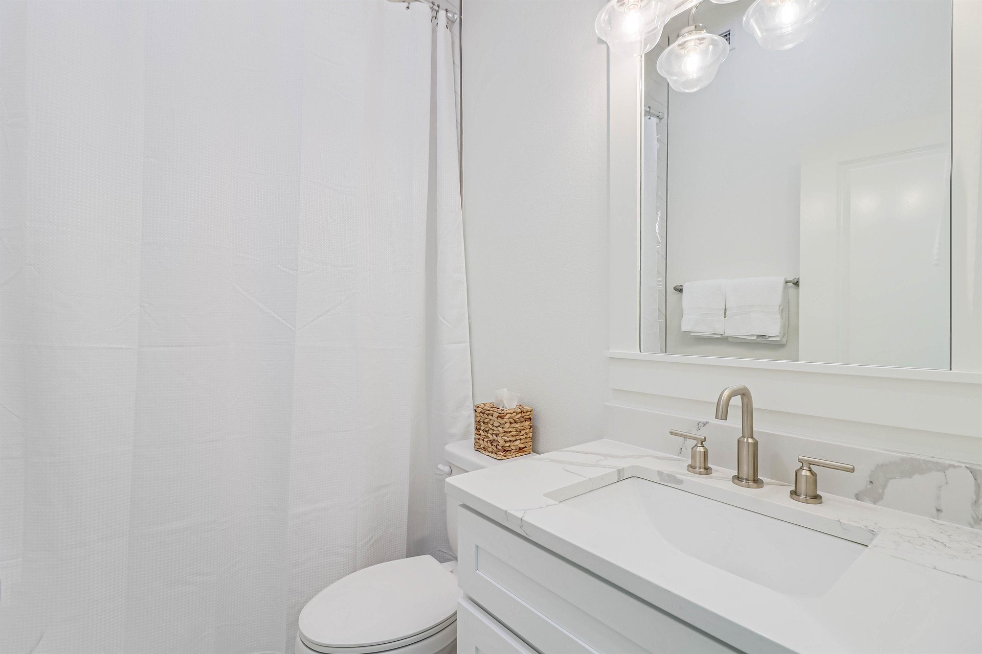 Hall Bathroom, 2nd Floor