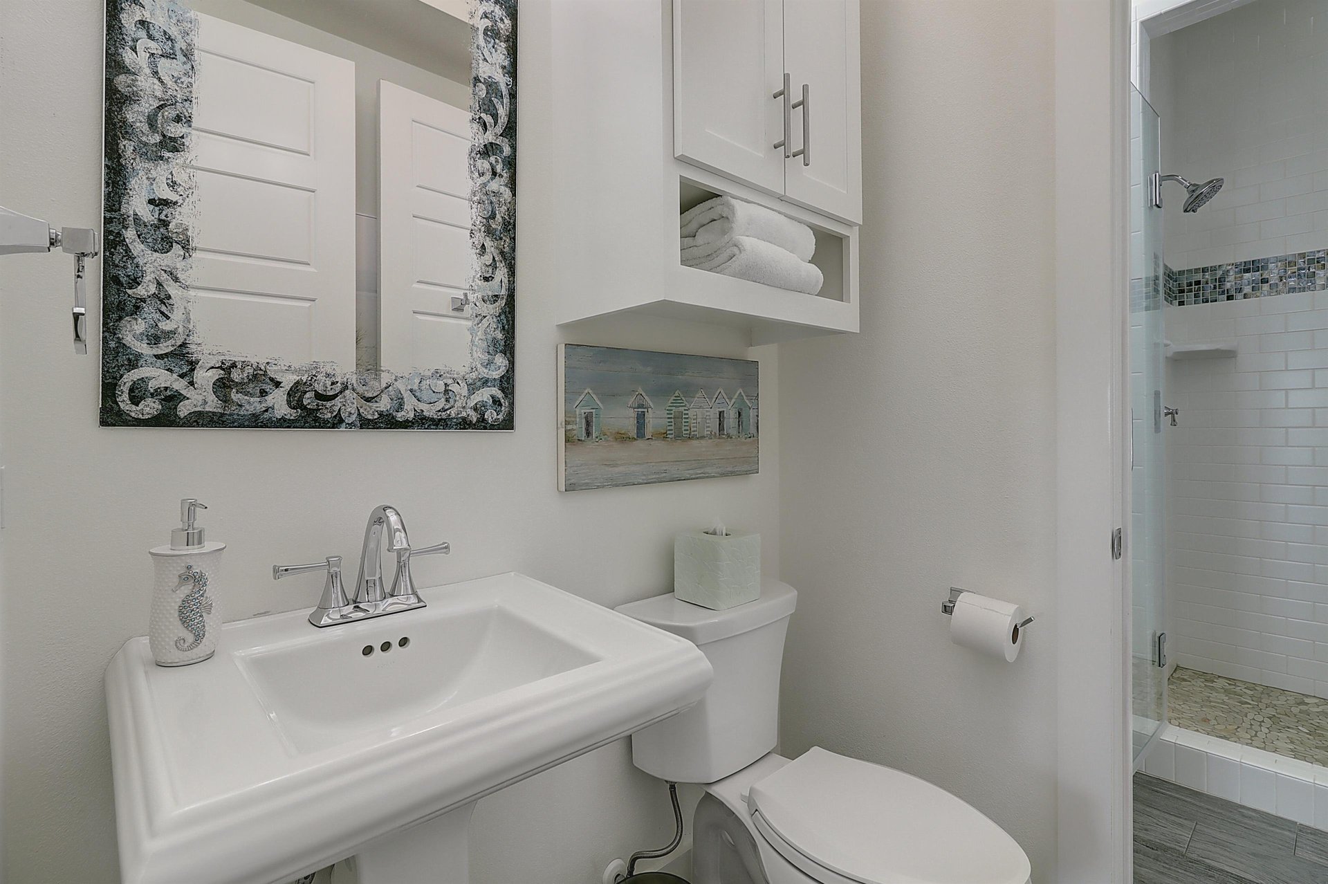 3rd King Shared Bathroom, 2nd Floor