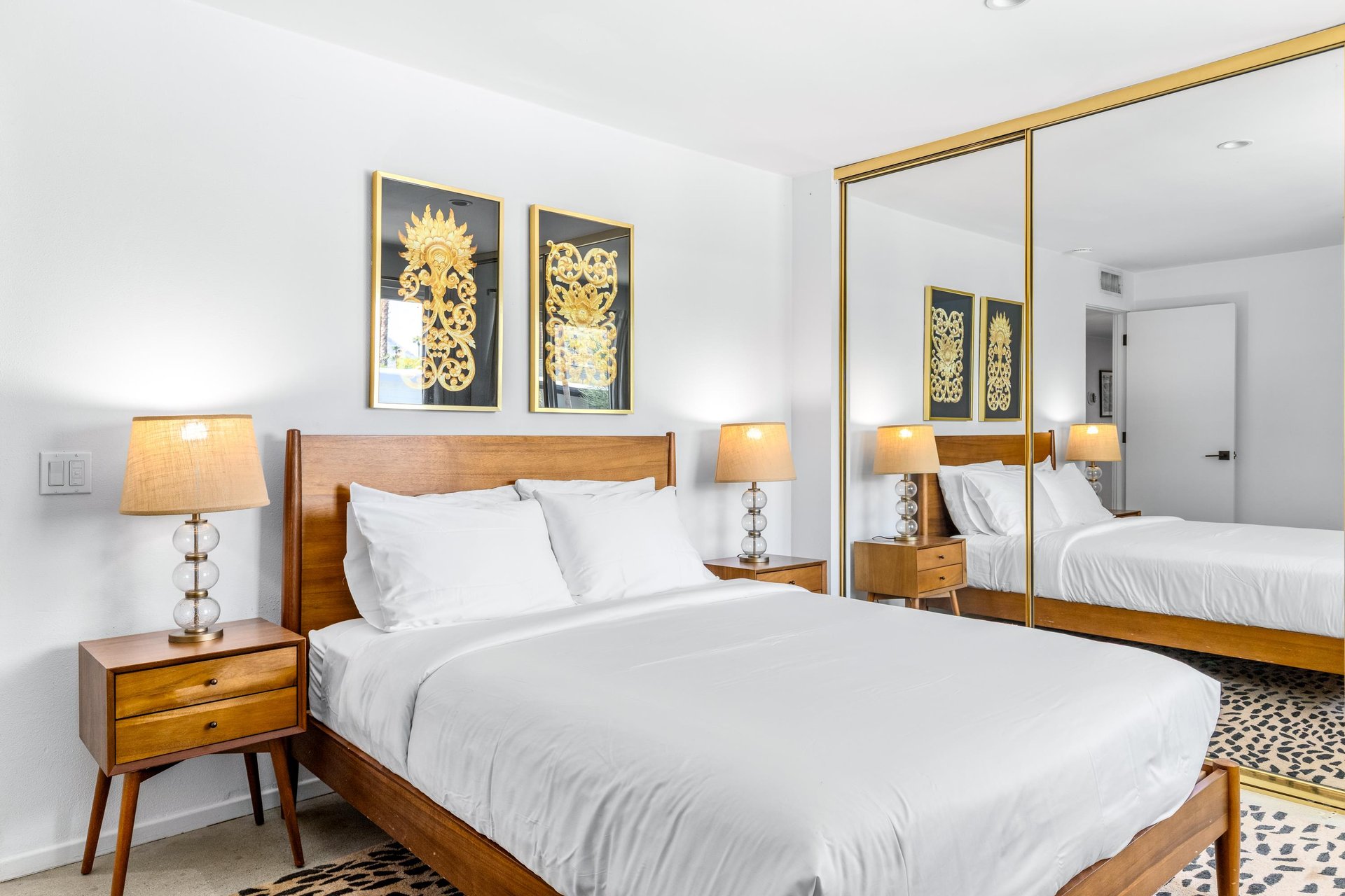 Queen size bed.