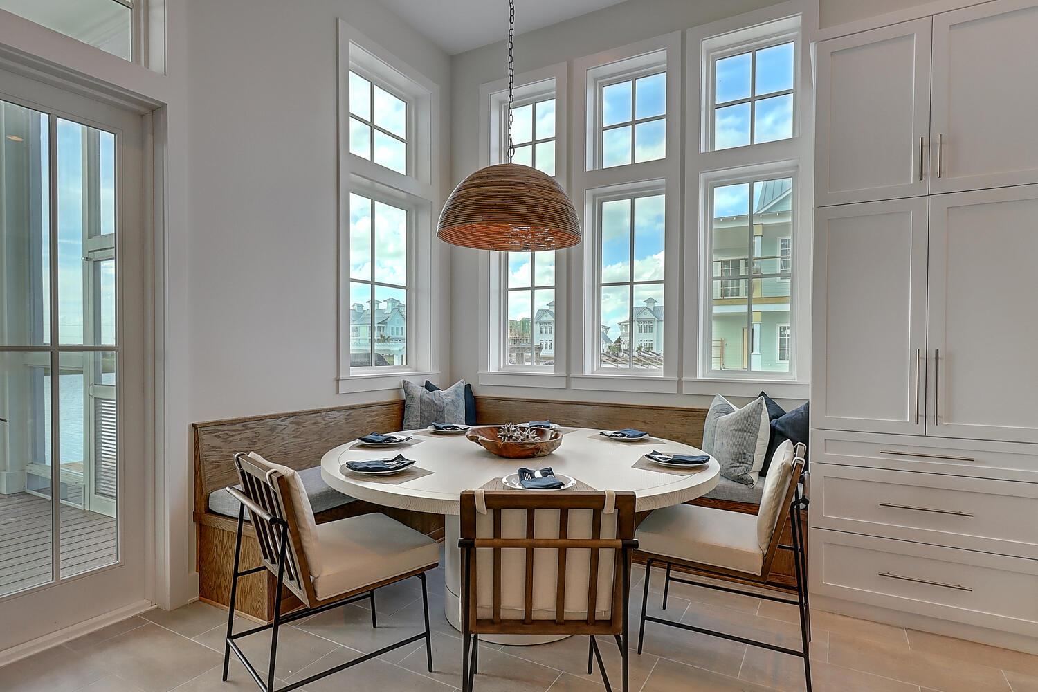 1st Floor Dining Area