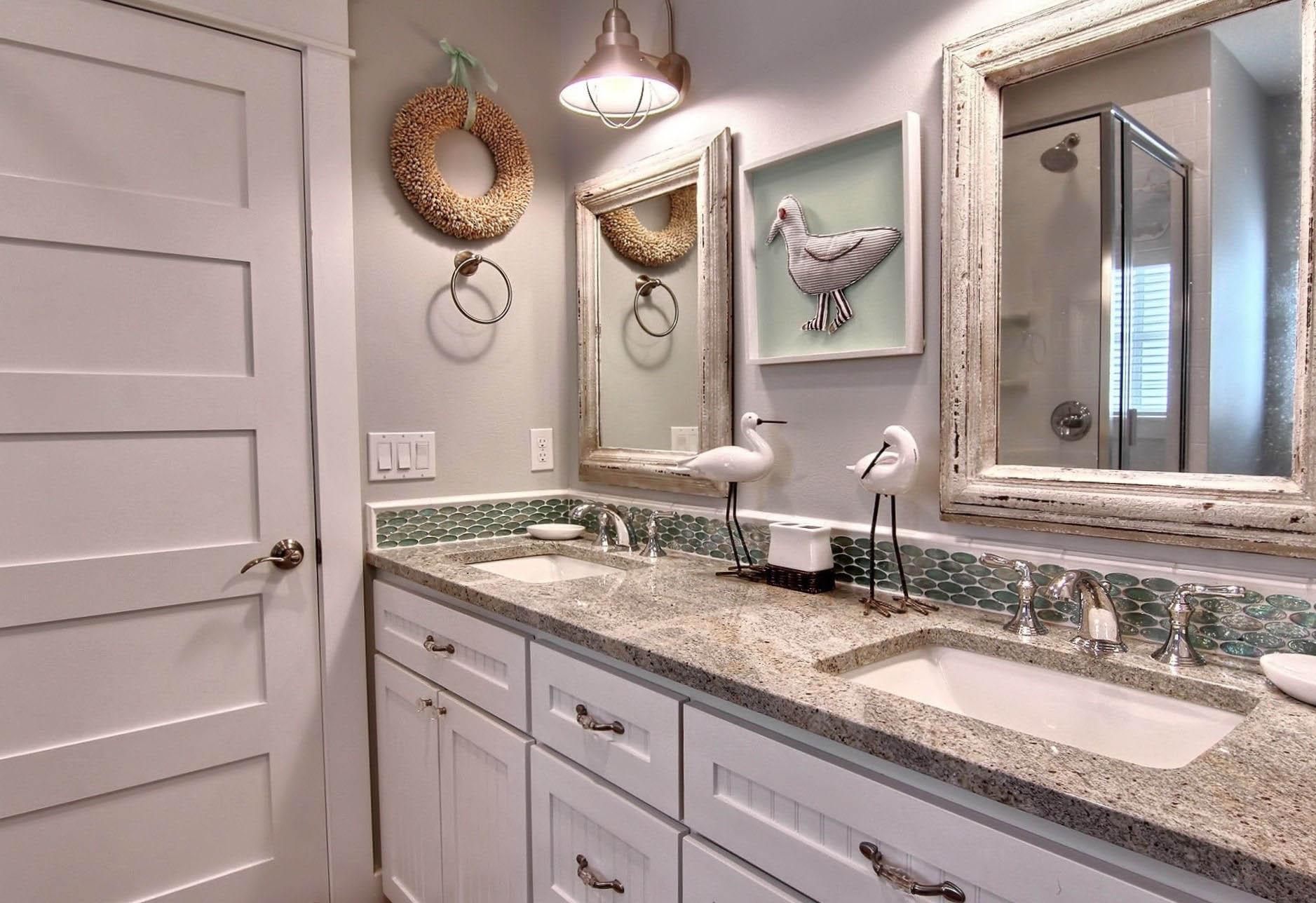 Shared Bathroom, 1st Floor