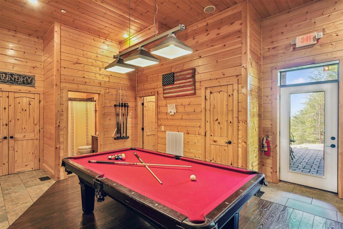 098Recreation Room