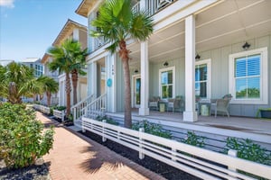 Front Porch, 1st Floor
