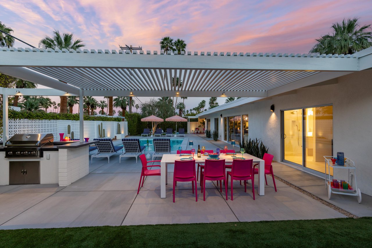 Al fresco dining at night