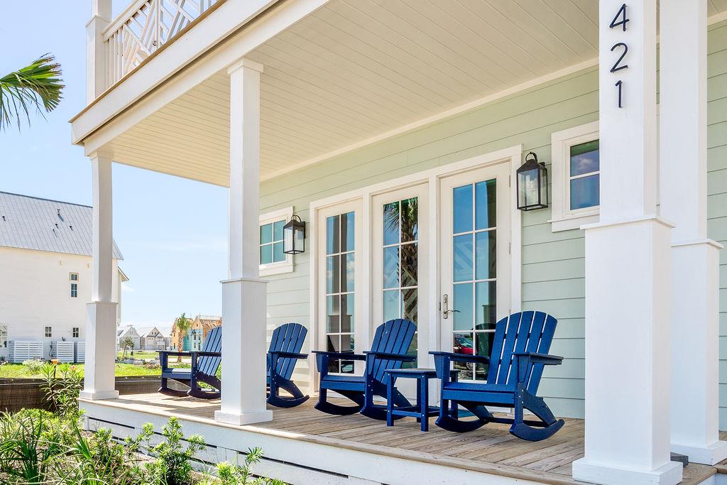 Front Porch, 1st Floor