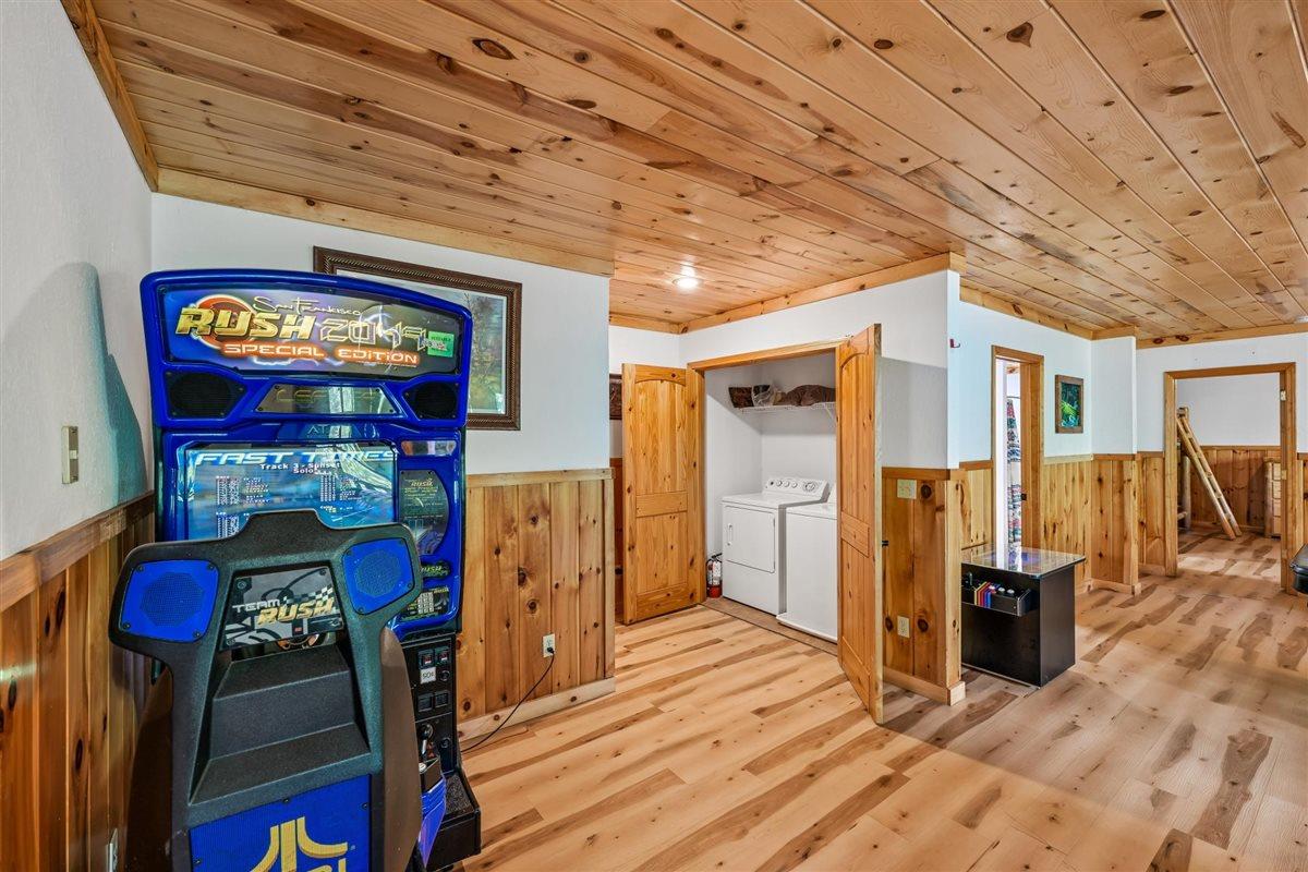 064Recreation Room