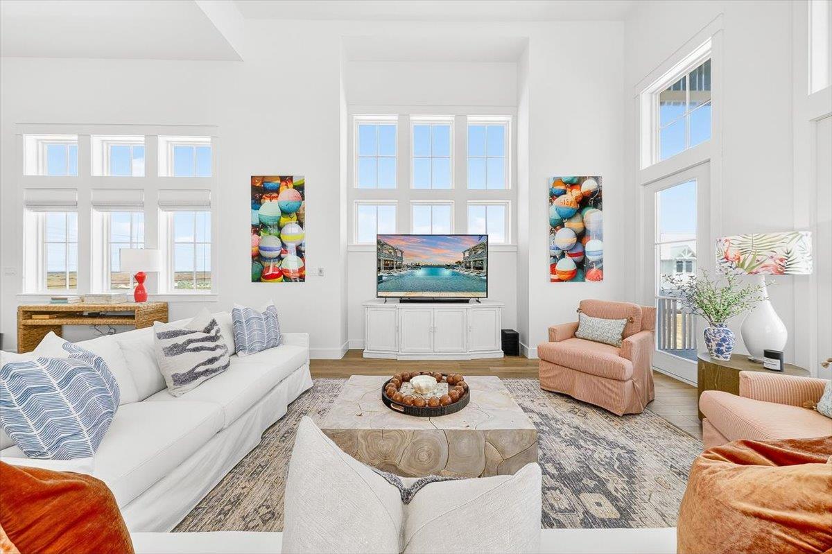 2nd Floor, Primary Living Room