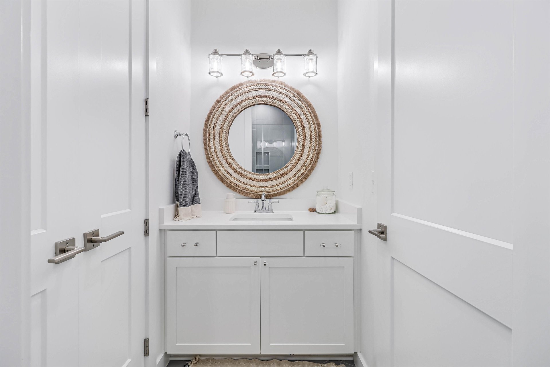 Second King Bathroom, 1st Floor