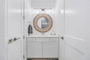 Second King Bathroom, 1st Floor