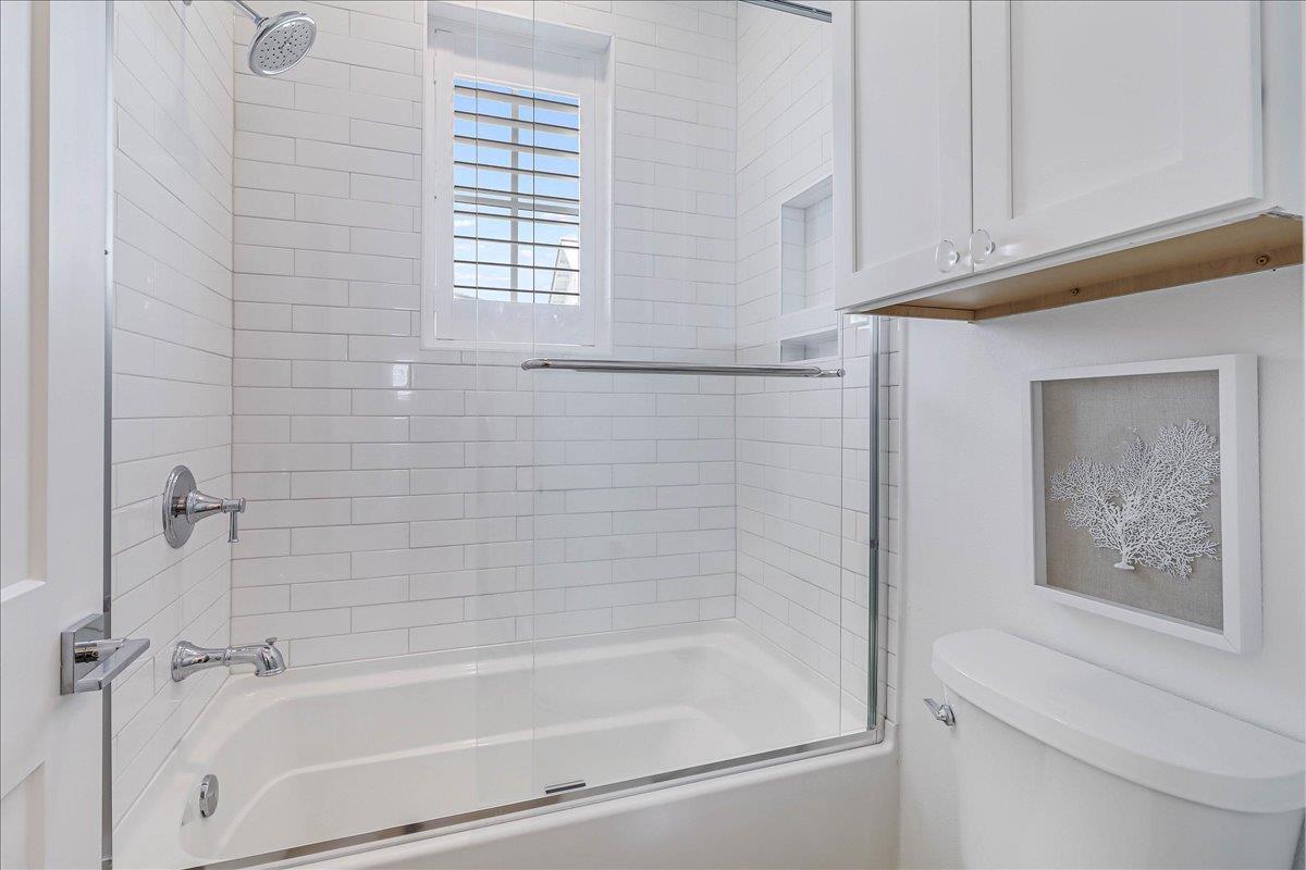 Jack and Jill Bathroom, 2nd Floor