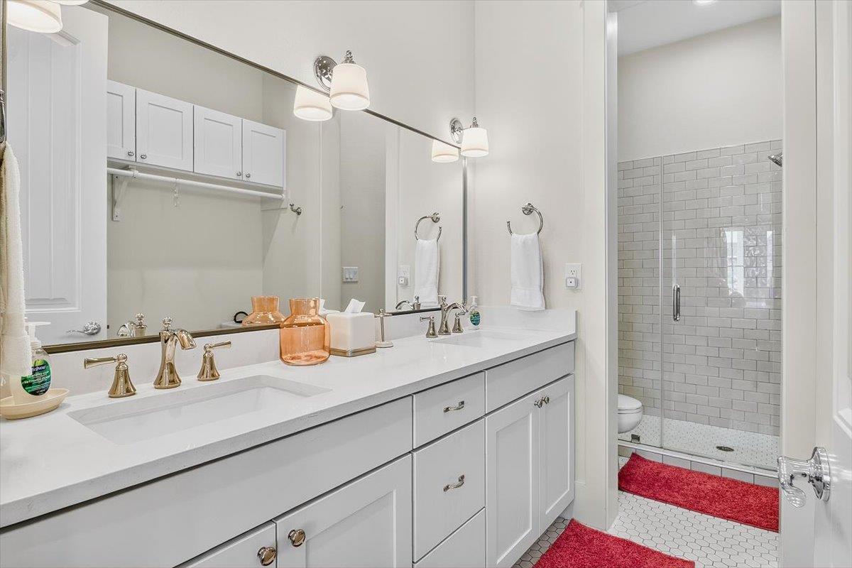 Primary King Bathroom, 2nd Floor