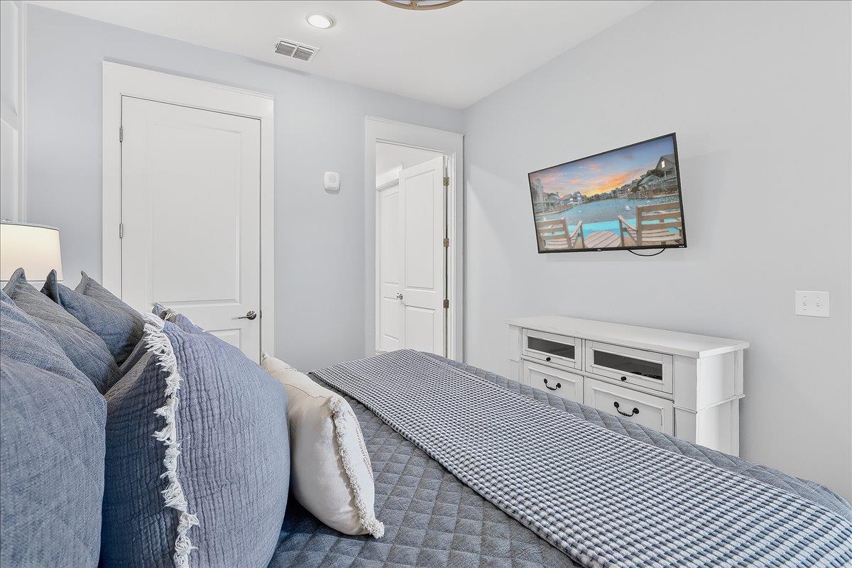King Bedroom, 1st Floor