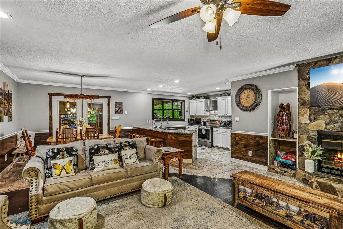 061Living Room