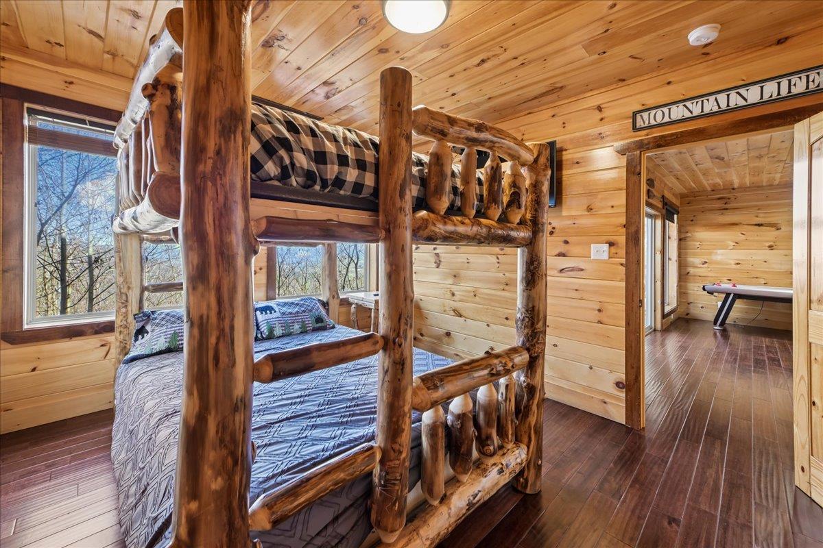 43Bedroom