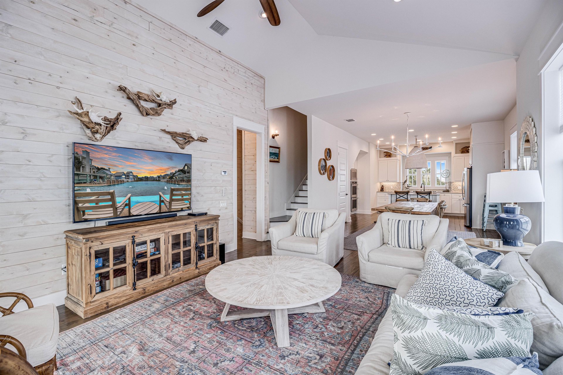 Living area, 2nd Floor