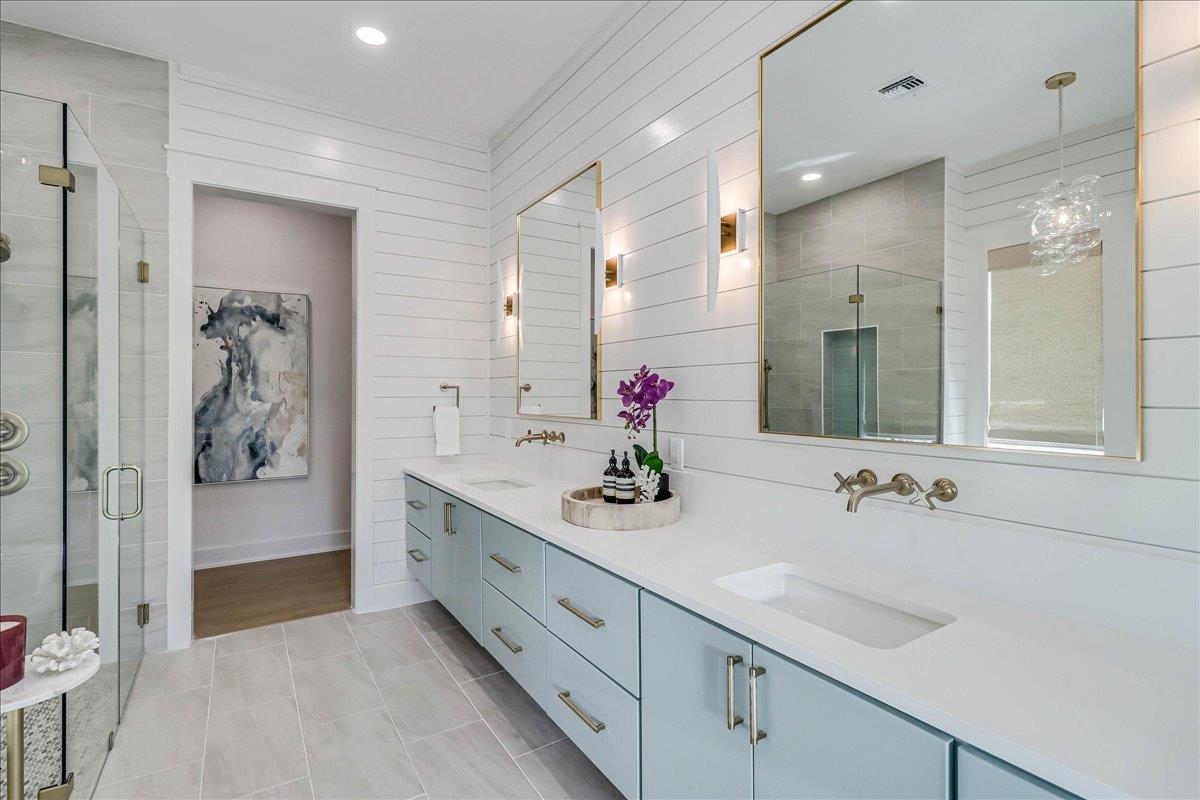 Primary King Bathroom, 2nd Floor